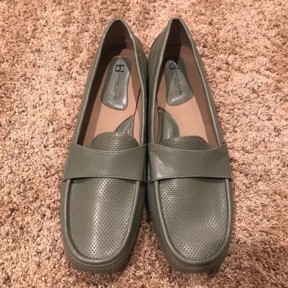 Boston Design Studio Loafers/ NWOB/ olive green / woman’s size 10 W - Picture 4 of 9